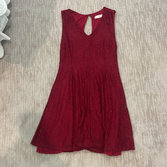 RED DRESS - Picture 2 of 5